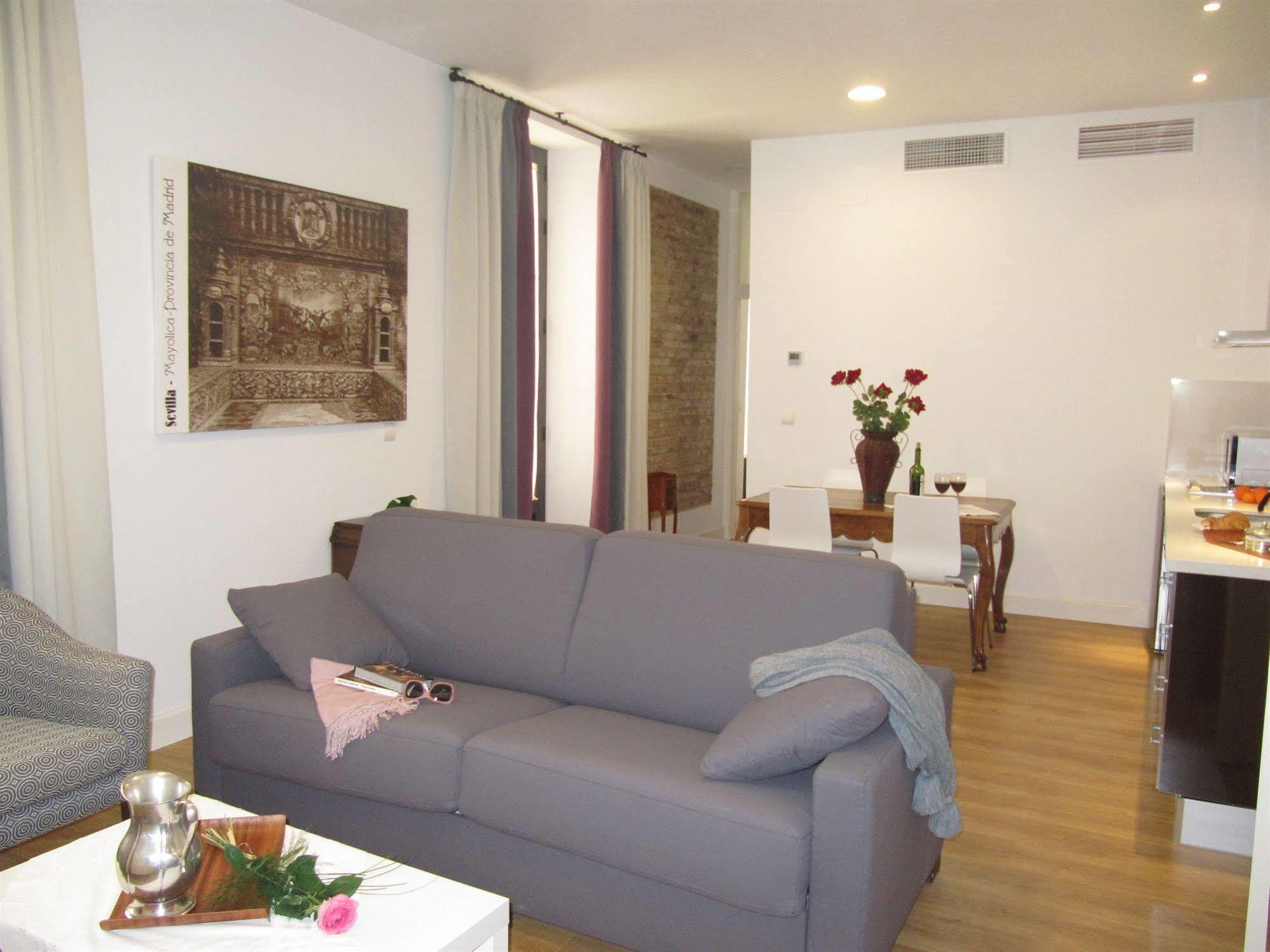 Life Apartments Alberto Lista Sevilla Buitenkant foto